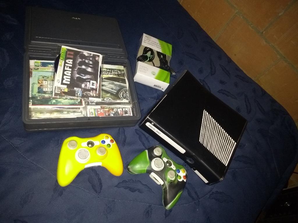 Vendo Xbox 360 Slim en Buen Estado