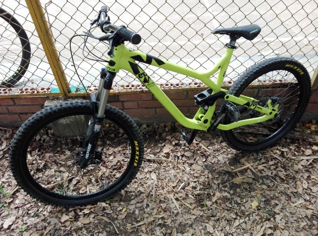 BICICLETA COMMENCAL DOBLE SUSPENSIÓN