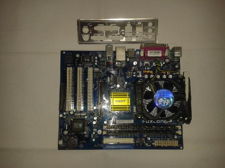 Board Foxconn 661M03G6L con procesador Intel Pentium® 4 de