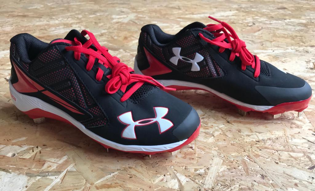 Guayos UNDER ARMOUR Talla: 7.5 US / 38.5 COL / 25.5 CM