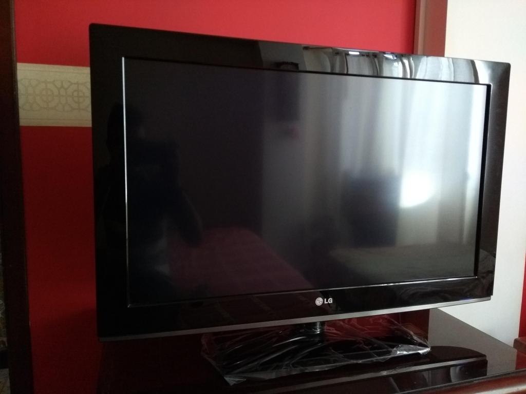TV LG 32 pulgadas LCD HD como nuevo con caja