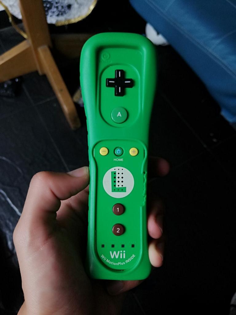 Wii Remote Control Mando Luigi