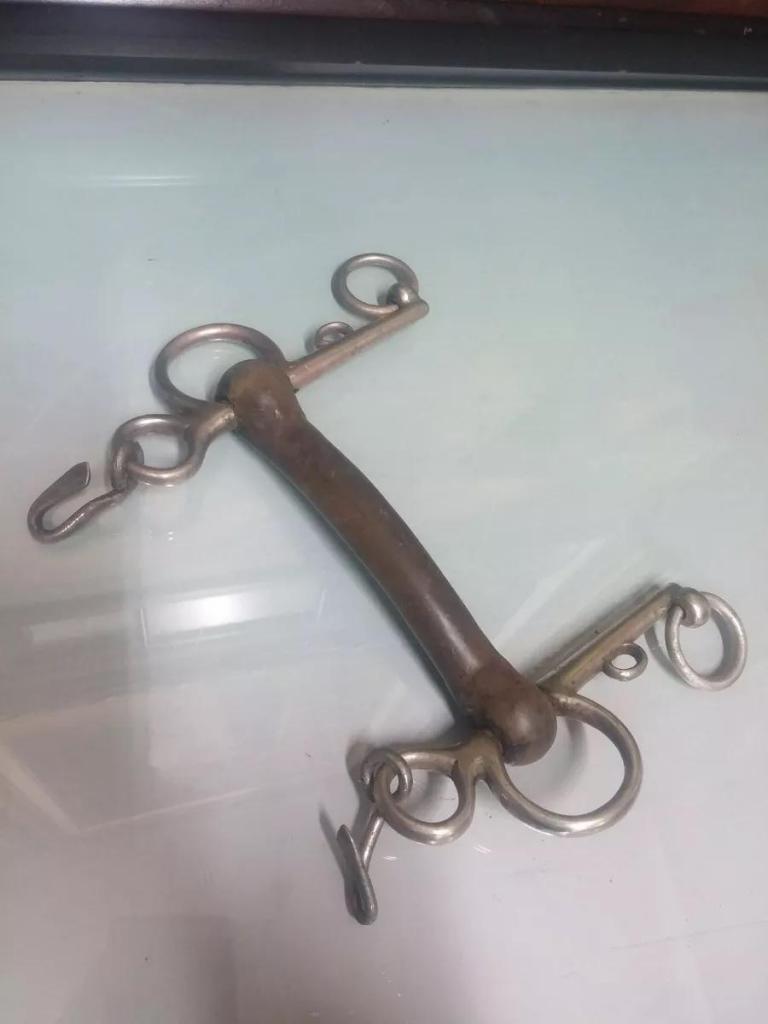 Bozal Freno De Caballo En Bronce Antiguo Con Madera