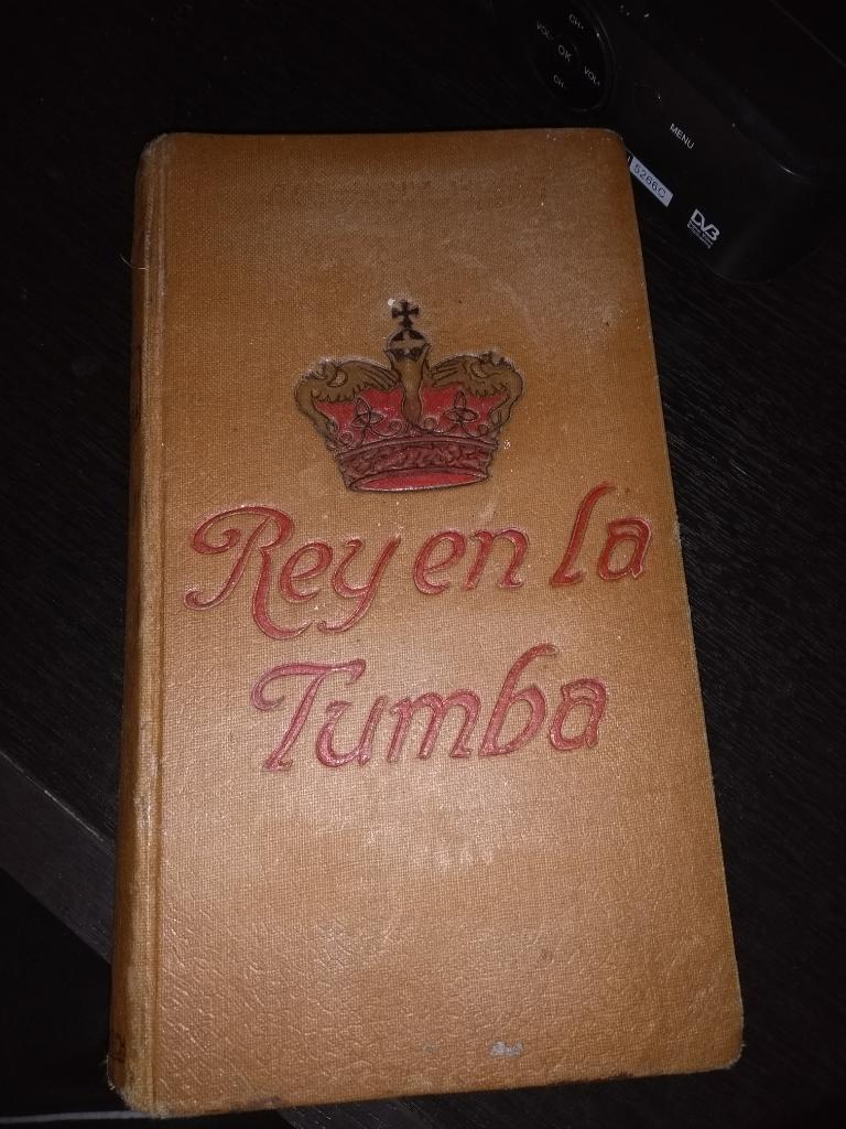 Libro de  Rey en La Tumba