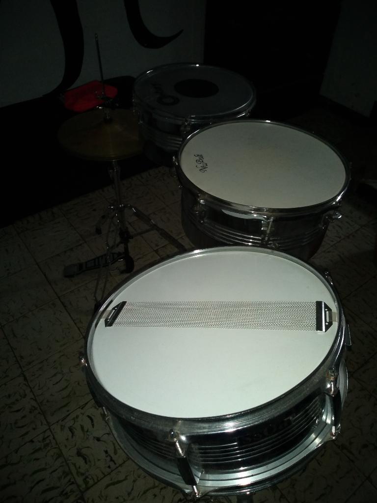 Vendo Juego de Timbales,redoblante Y Com