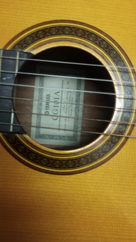 guitarra yamaha CG 101a