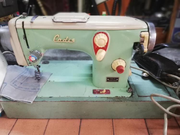 Maquina de Coser Cadis