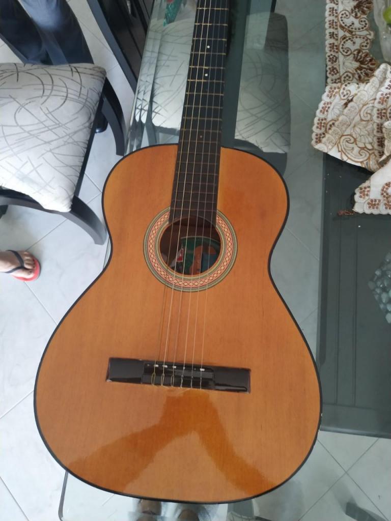 GUITARRA ACÚSTICA