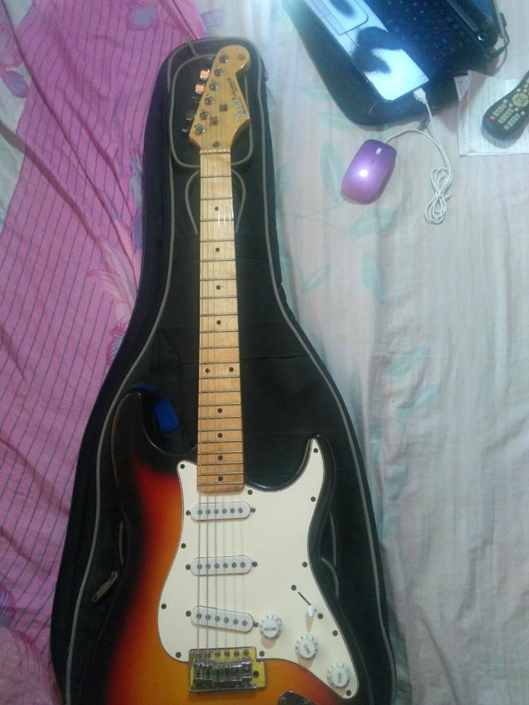 Guitarra Fender Americana Replica