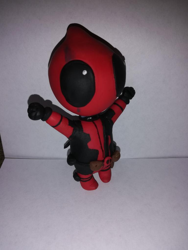 Muñeco de Deadpool en Porcelana Fría