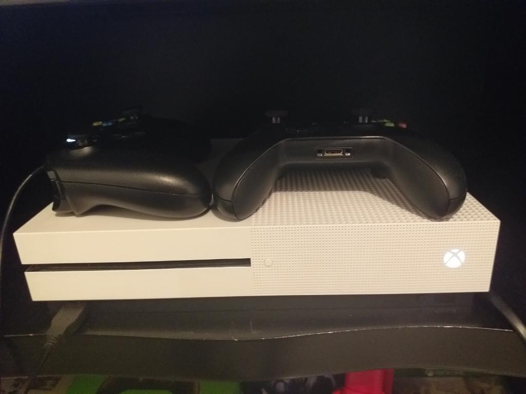 Vendo Xbox One Slim