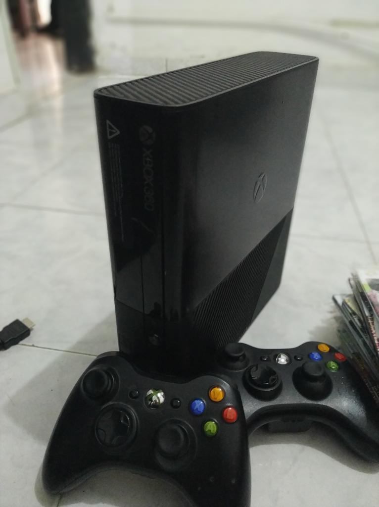 Xbox 360 E con Chip Rgh 320gb 2 Contro