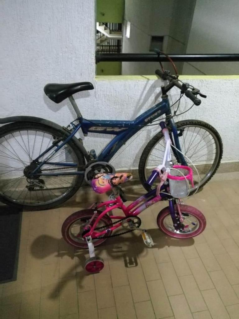 Bicicleta niña y adulto. todo terreno