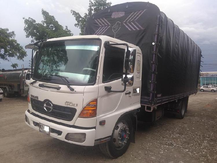 CAMION HINO SENCILLO ESTACAS GD 2008