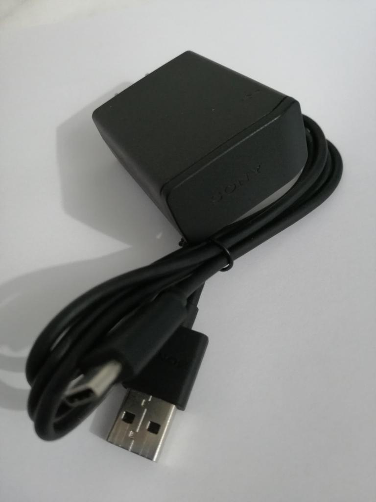 Cargador y cable de datos tipo C / Sony Xperia L1 / Original