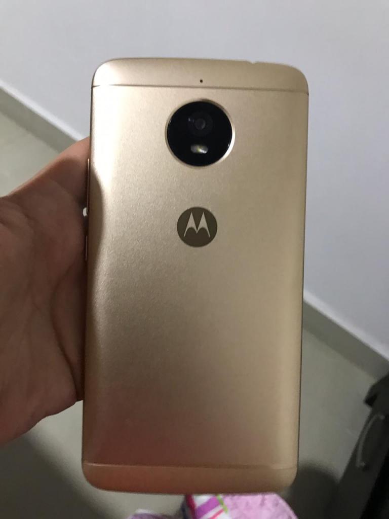 Moto E4 plus