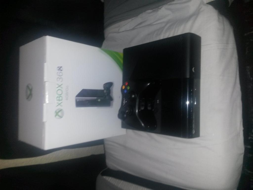 Xbox 360 E  Original Y Halo 4