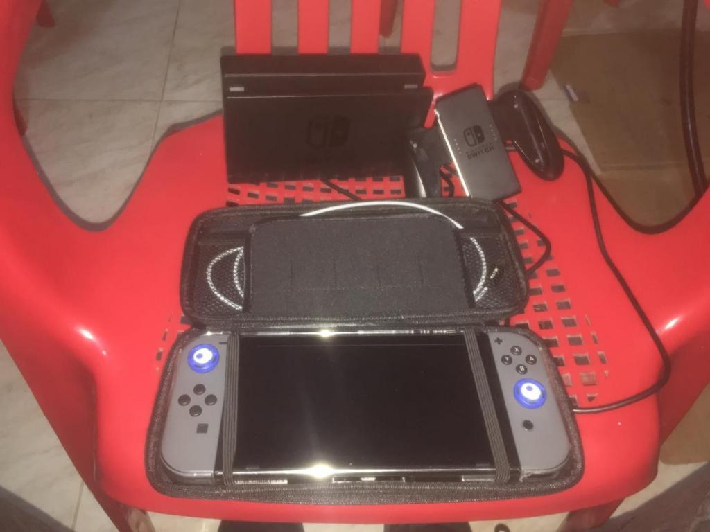 vendo nintendo switch programada varios juegos muy buena