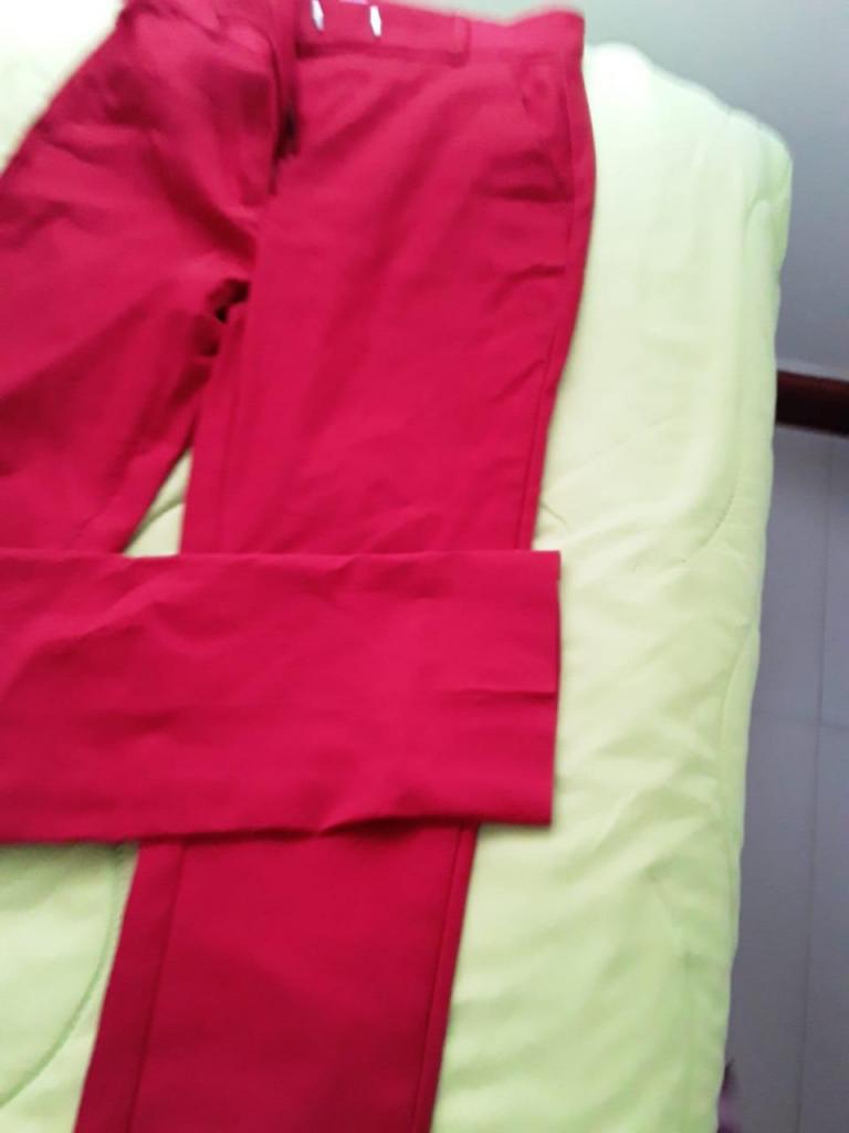 VENDO PANTALON EN DRYL ROJO DE MNG BASIC TALLA 4 HORMA