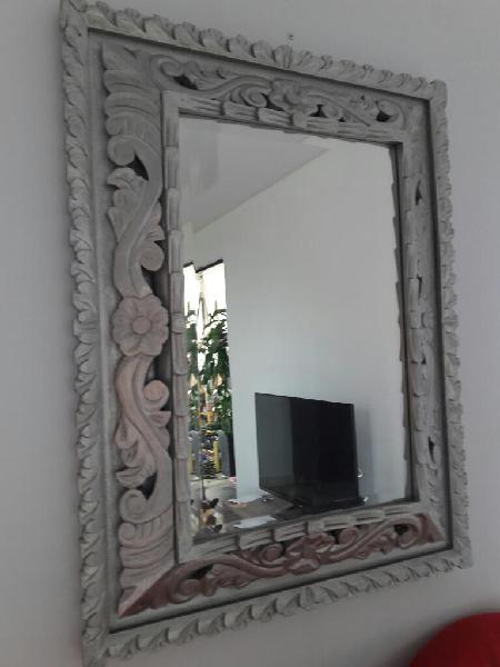 Espejo Tallado en Madera Hermoso