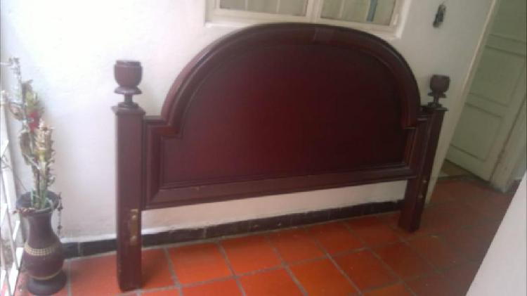 CAMA DE MADERA EN BUEN ESTADO