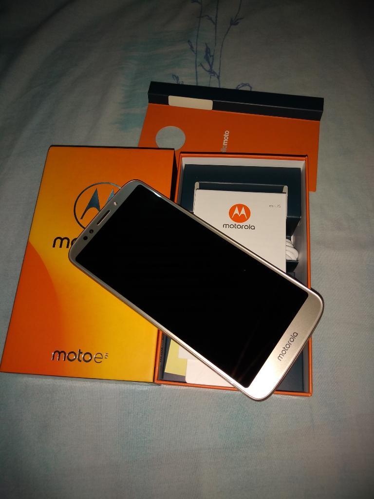 Motorola E5 Encajado Nuevo Nuevo