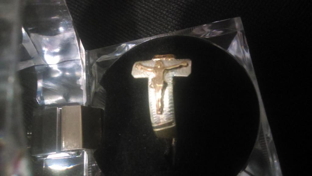 Anillo en fina plata 925 con cristo bañado en oro