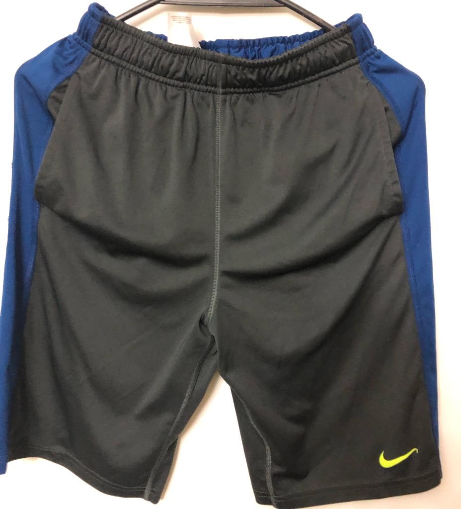 Vendo Pantaloneta Niketalla 18Usada