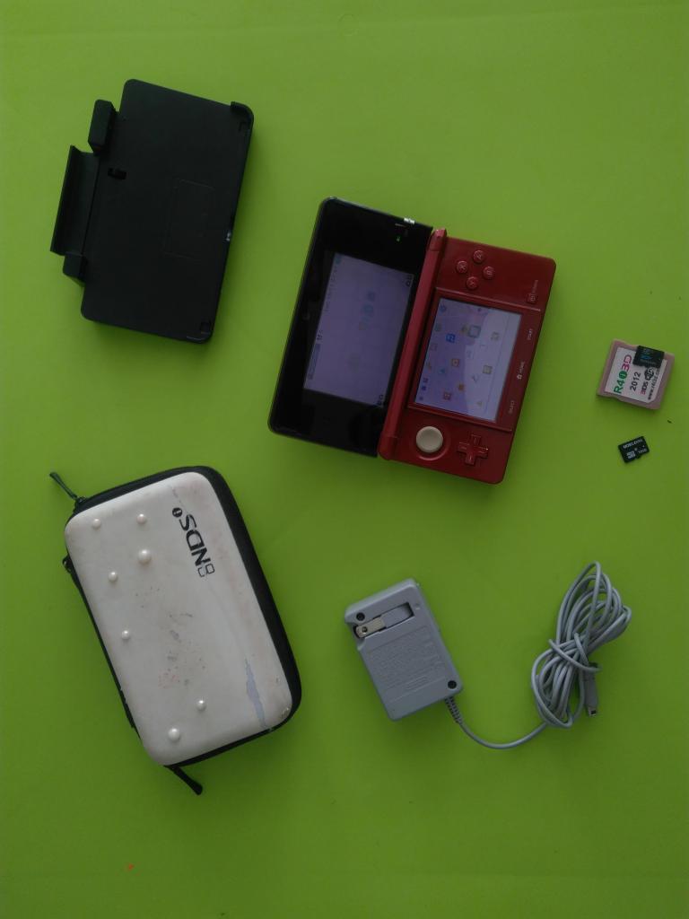 Nintendo 3ds Con Cargador original y Juegos Instalados