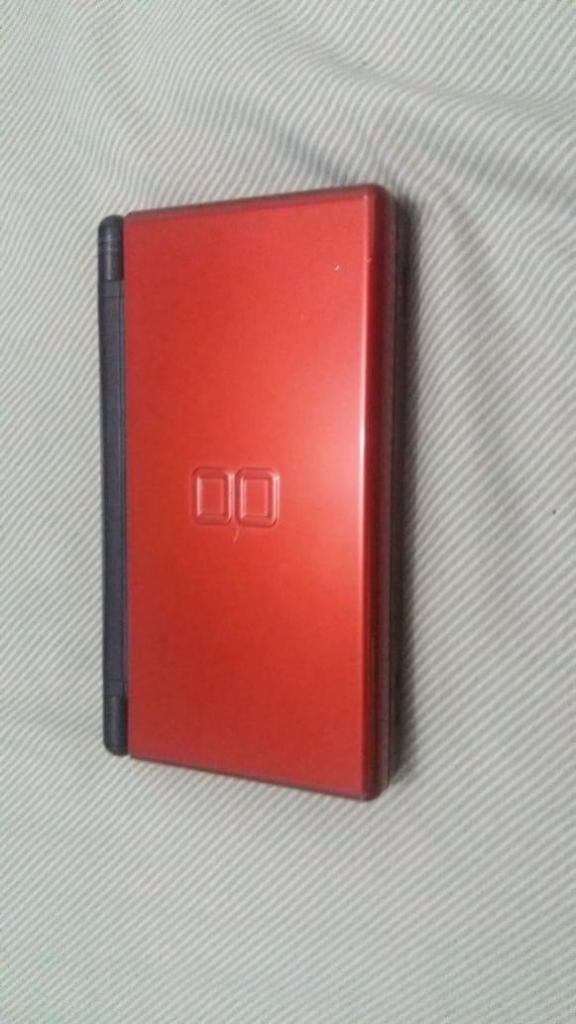 Nintendo DS Lite, estuche 60 juegos