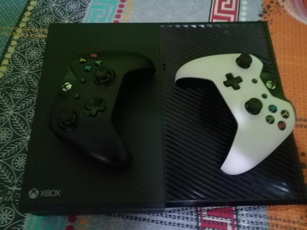 XBOX ONE,DOS CONTROLES.$ 