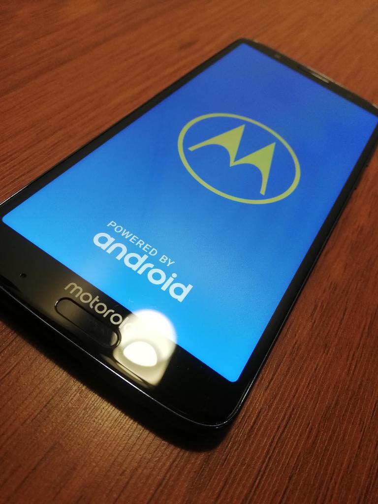 Motorola Moto 6 Plus