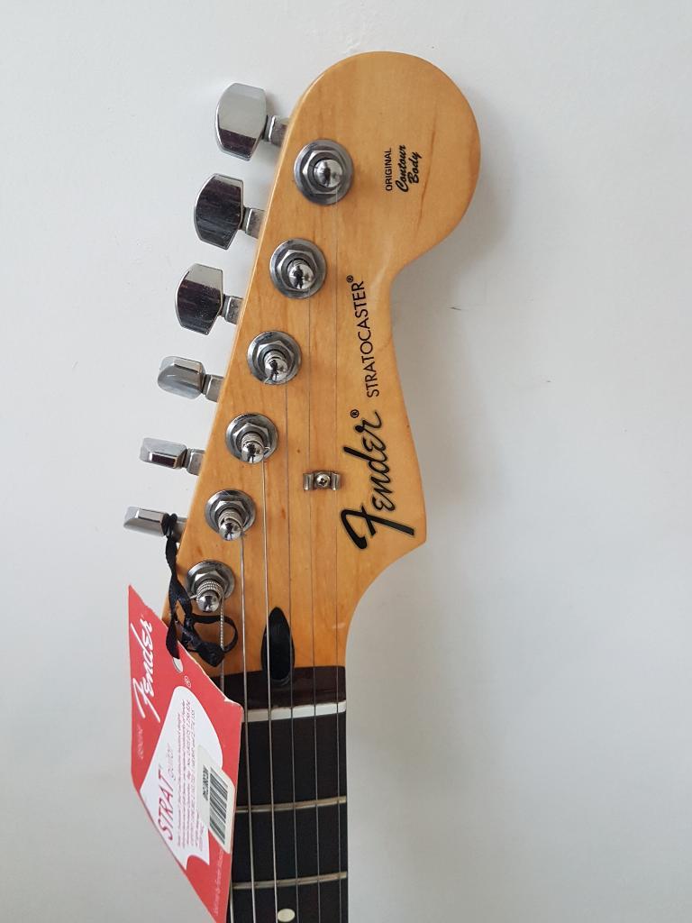 Fender Stratocaster Standard Guitarra