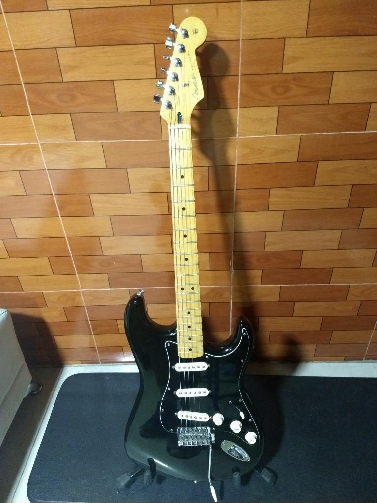 Guitarra Fender Stratocaster Mim Ee