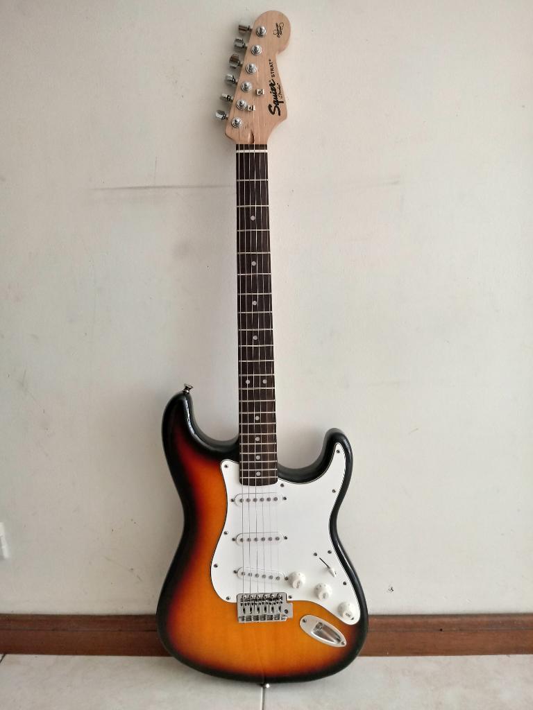 Guitarra Squier Fender