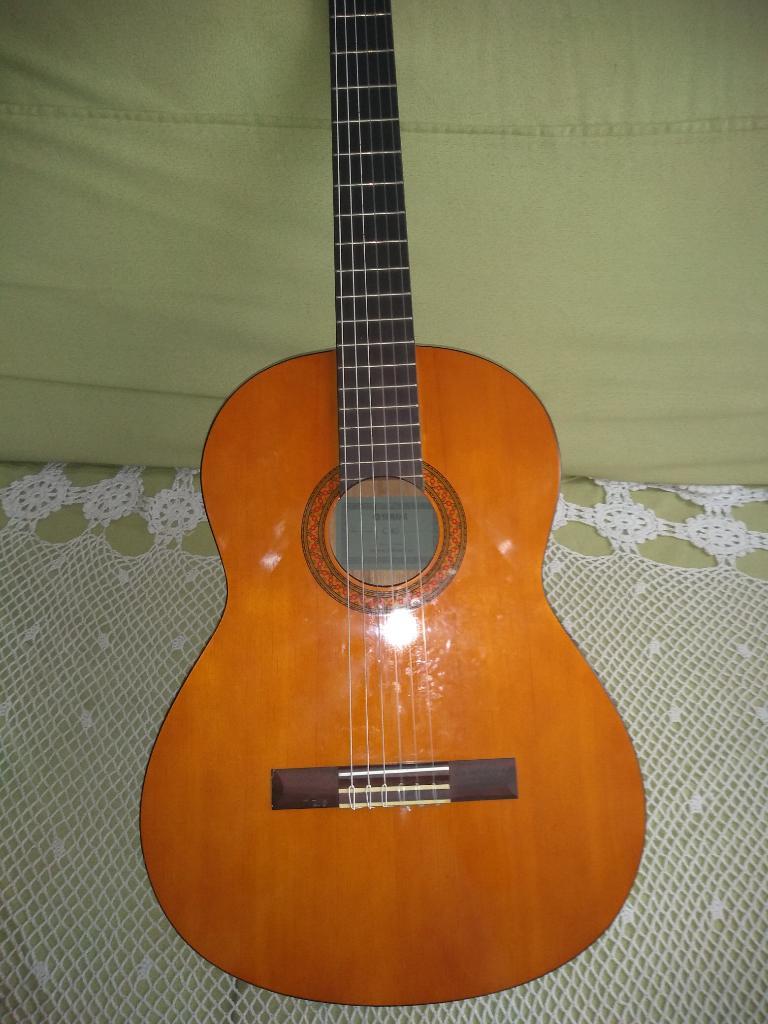 Guitarra Yamaha C40 con Estuche