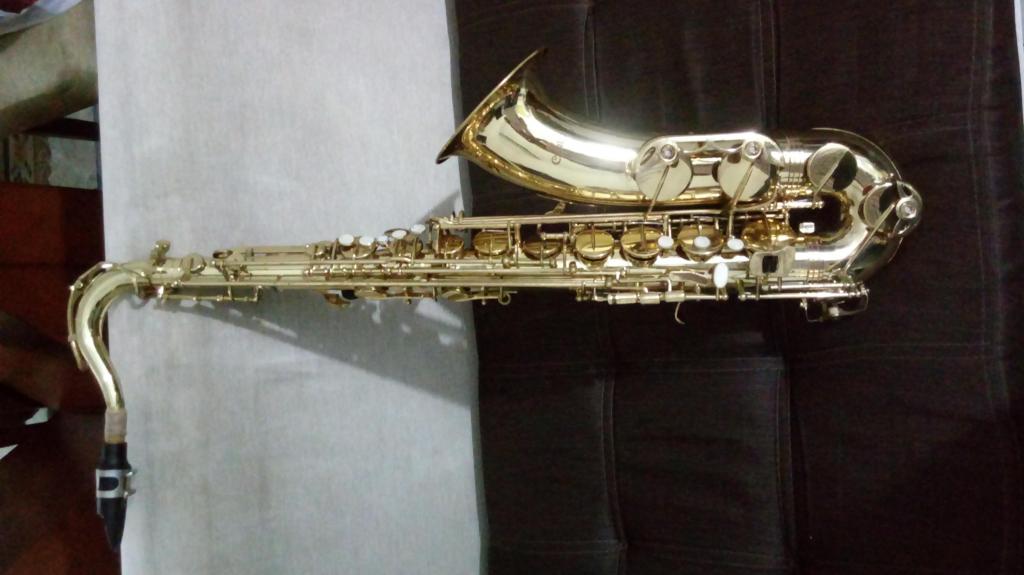 Saxofón Tenor marca CECILIO