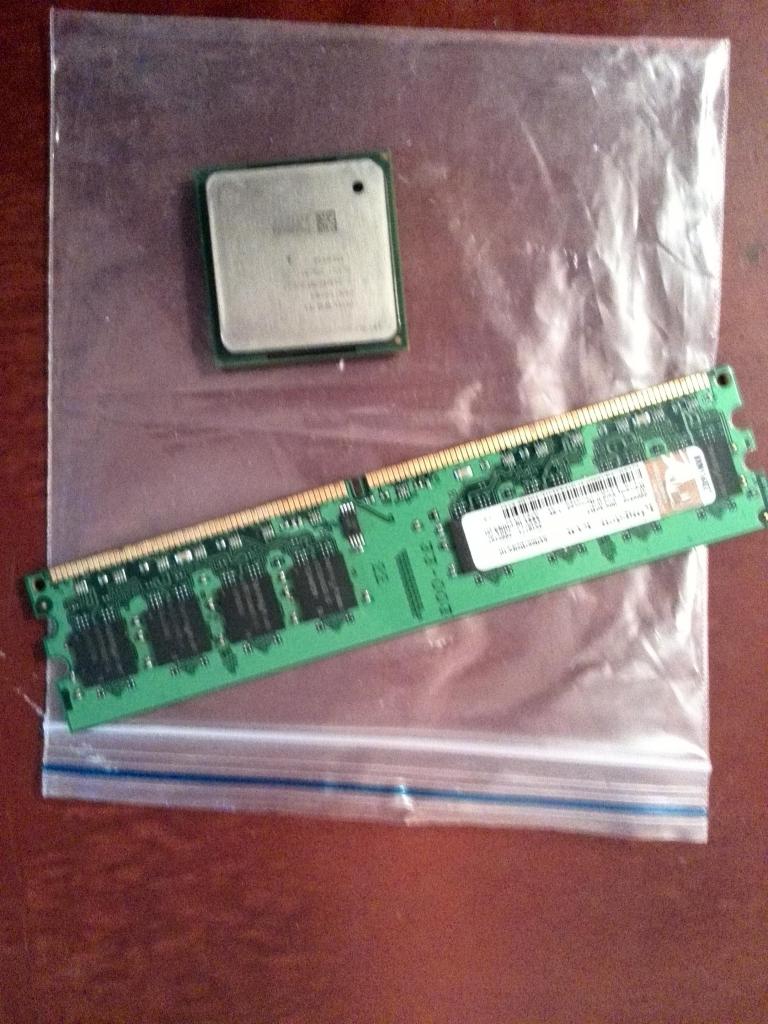 Memoria DDR2 1 Gb y Procesador Pentium 4