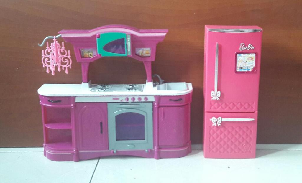 nevera y cocina de la Barbie