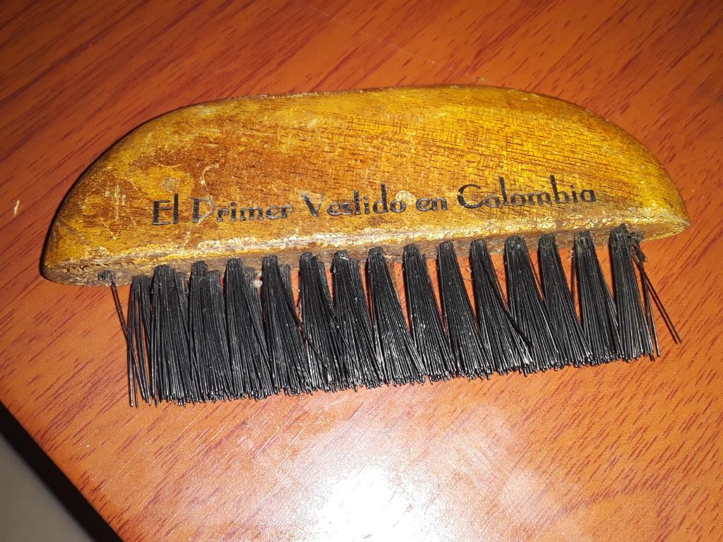 Antiguo Cepillo para Ropa