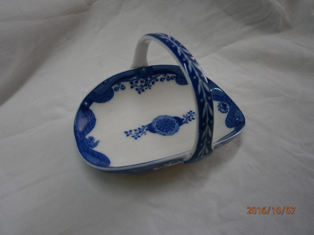 Canasta en porcelana azul peq.colección