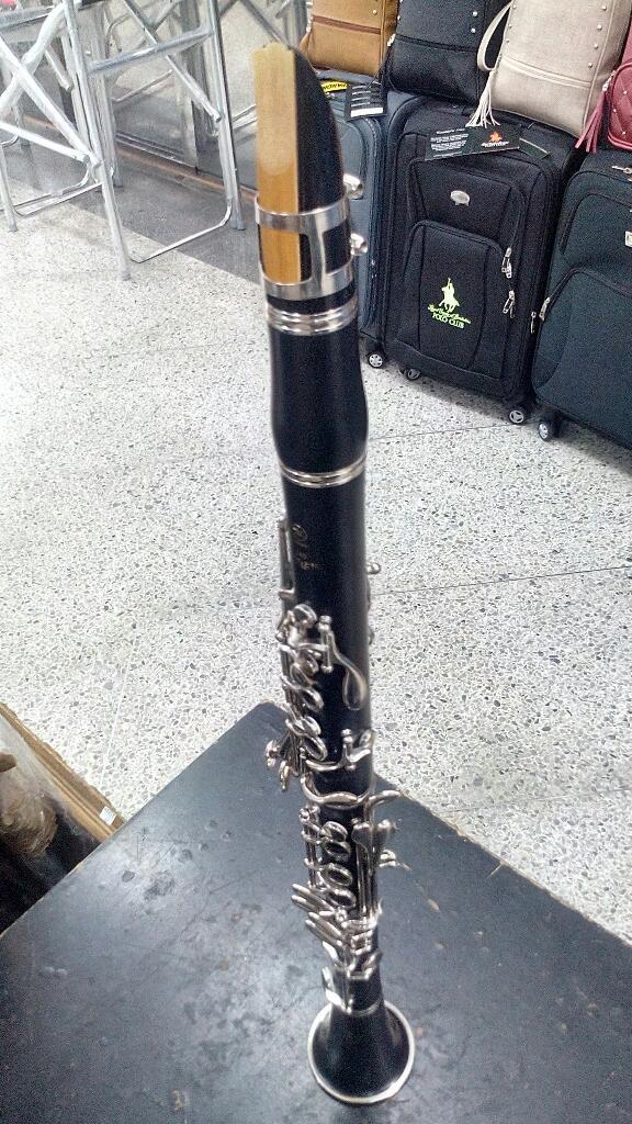 Clarinete Yamaha Ycl250