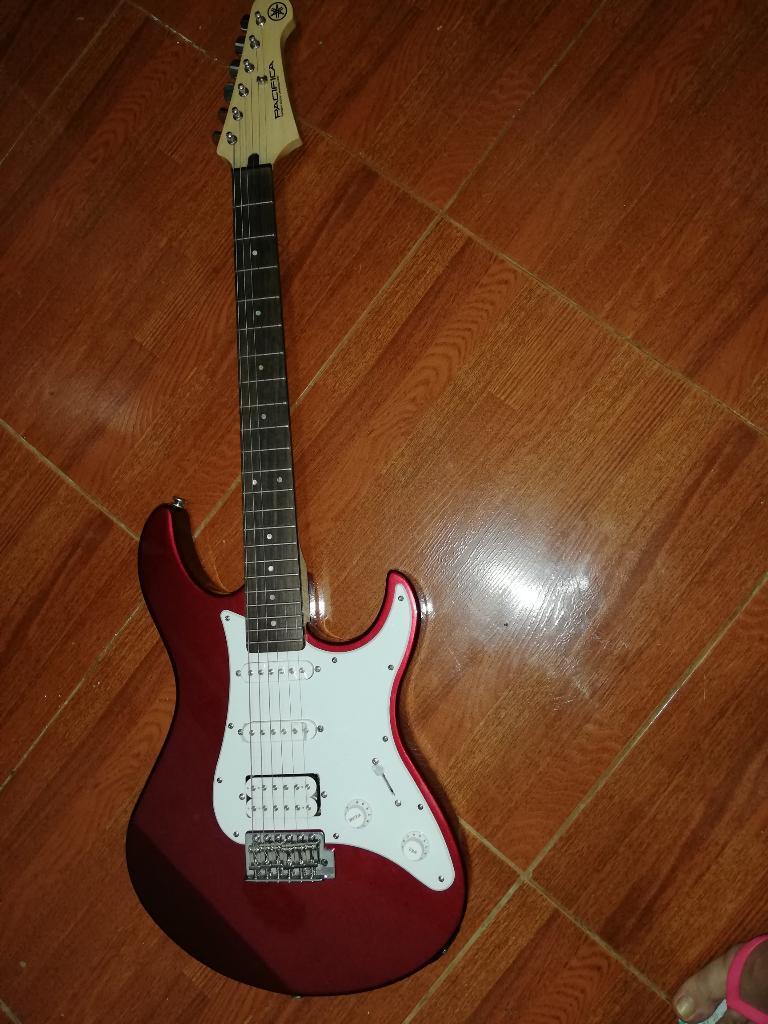 Guitarra Eléctrica Yamaha Pac012