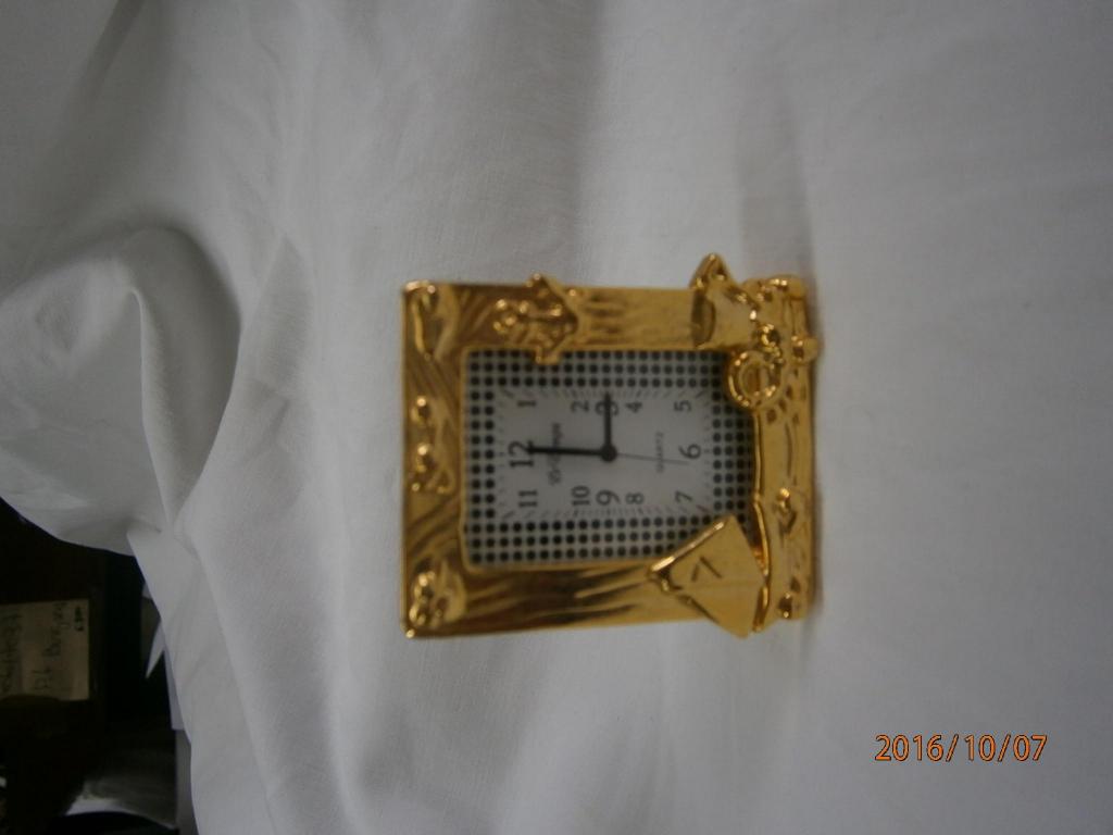 Reloj de mesa portaretrato dorado pequeño de colección,