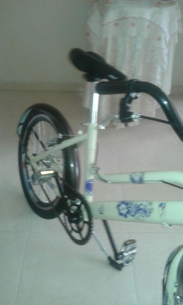 Bicicleta playera para niña