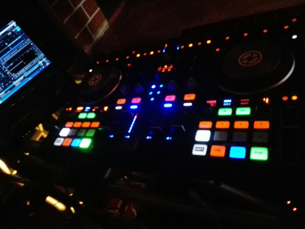 Controlador Traktor S4