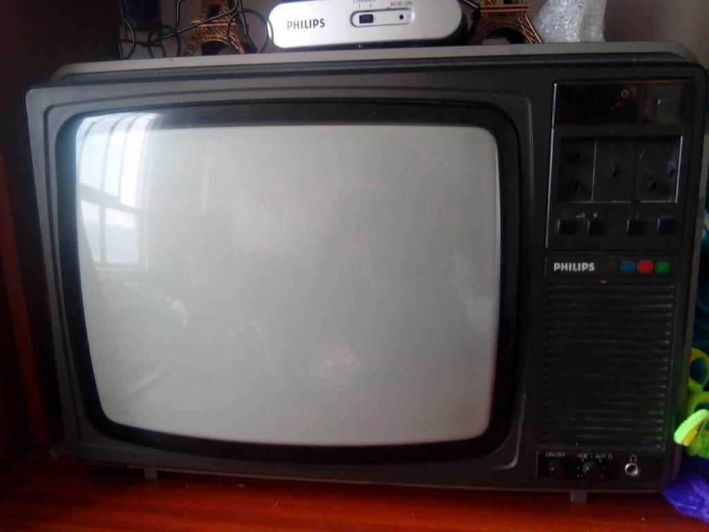 tv philips antiguo en buenas condiciones