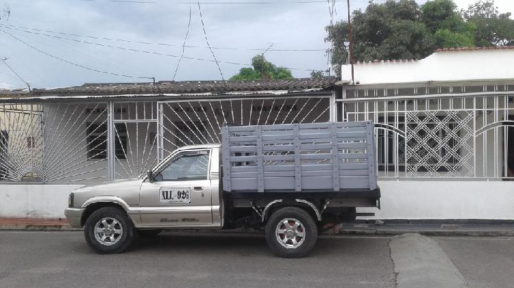 CAMIONETA MAZDA B2200 ESTACAS