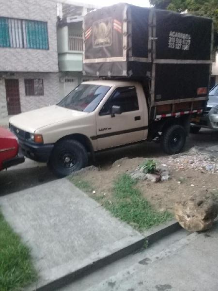 Se Vende Luv 2300 con 4x4