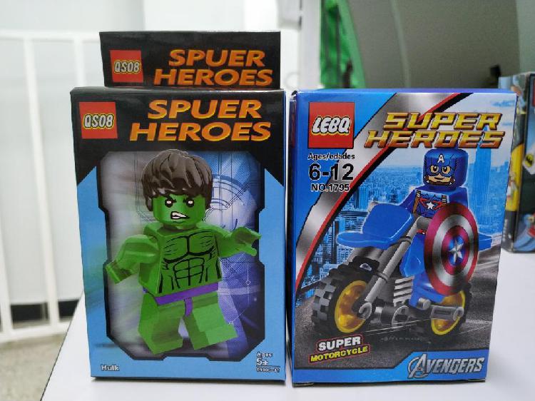 Capitán América Estilo Lego en Moto
